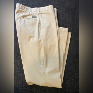 Lee Khaki Men's
Size 34x34 
Flat front Khaki/beige Casual/work pants